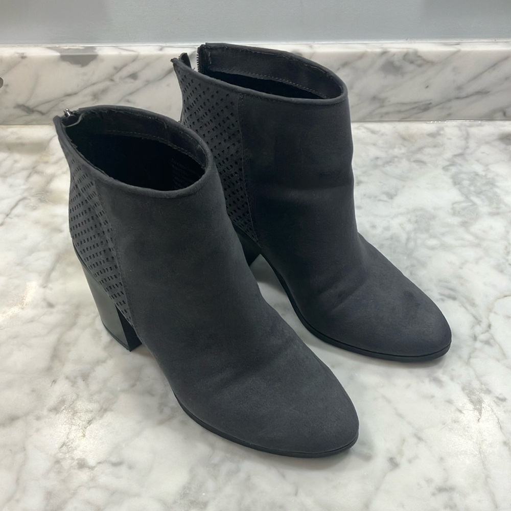 American Eagle Outfitters Gray Ankle Booties size 9 western heel boot zipper